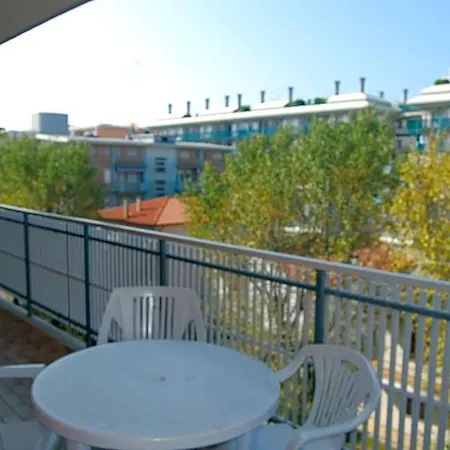 Hotel Welcoming With Balcony Near The